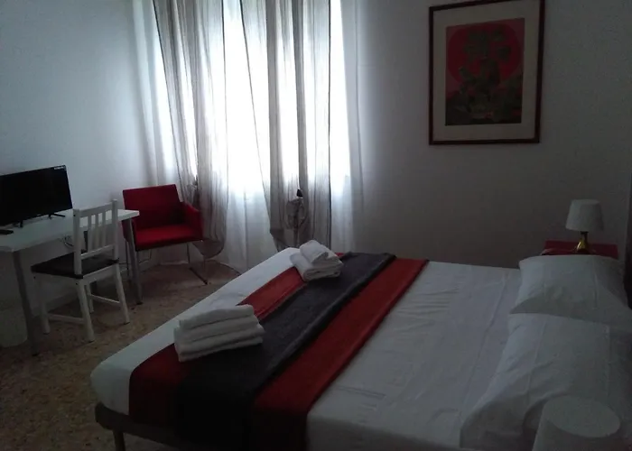 Verona hotels near Lamberti Tower