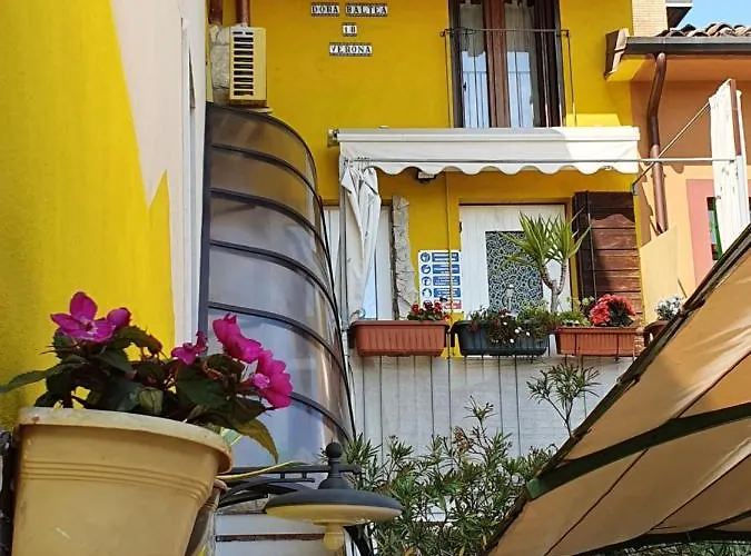 Dora Baltea Monolocale Primo Piano Mansarda Secondo Piano Verona