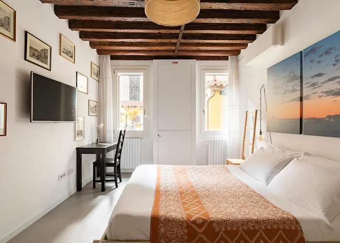 Stylish Self-Contained Room & Bath In Castello Between Biennale & San Marco Venice
