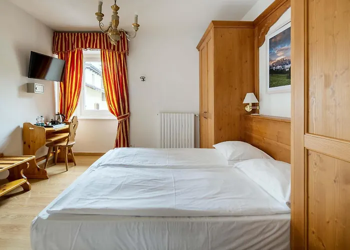 Cortina d'Ampezzo hotels near Colfiere