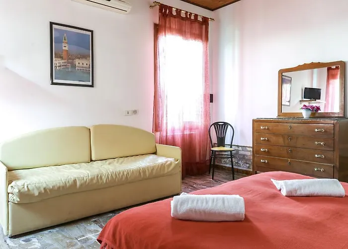 Mestre hotels near Scala dei Giganti di Palazzo Ducale